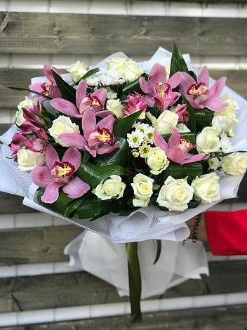 Букет цветов из: Розы и Хризантемы в Братках