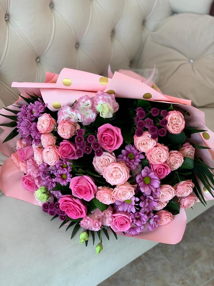 Букет цветов из: Хризантемы, Розы и Лизиантусы в Братках