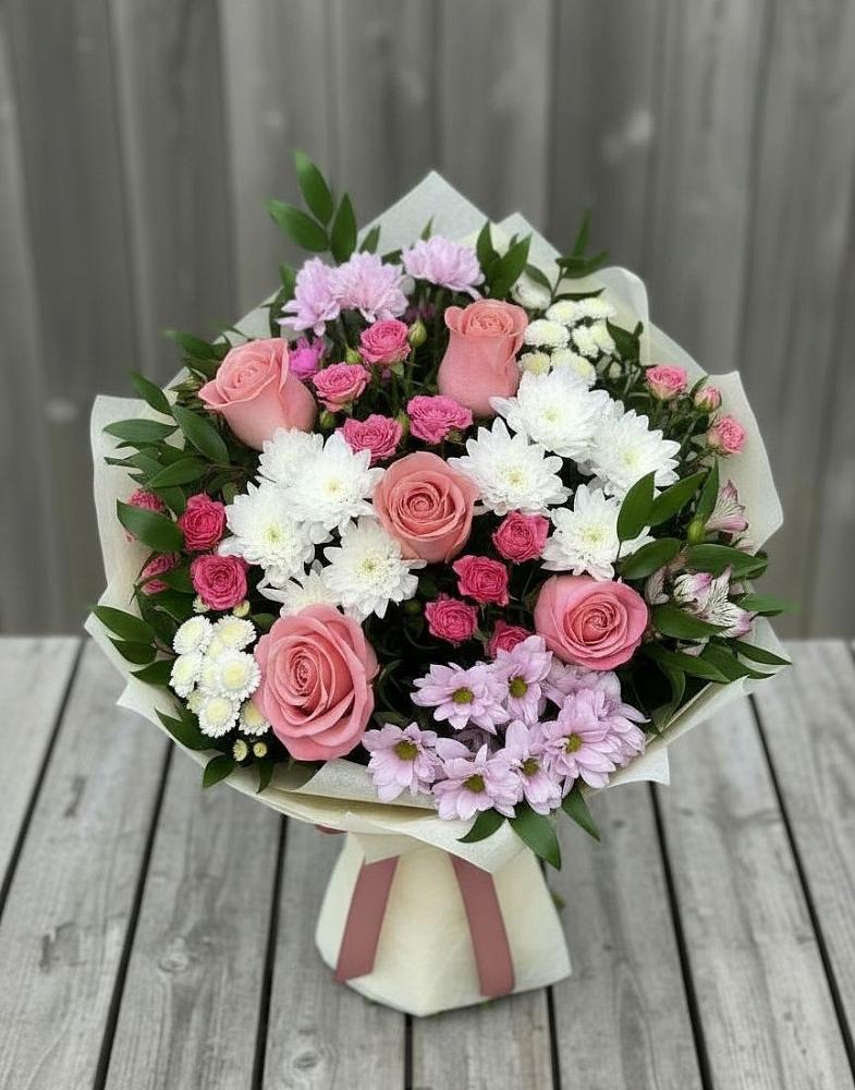 Букет цветов из: Альстромерии, Гвоздики, Розы и Хризантемы в Братках