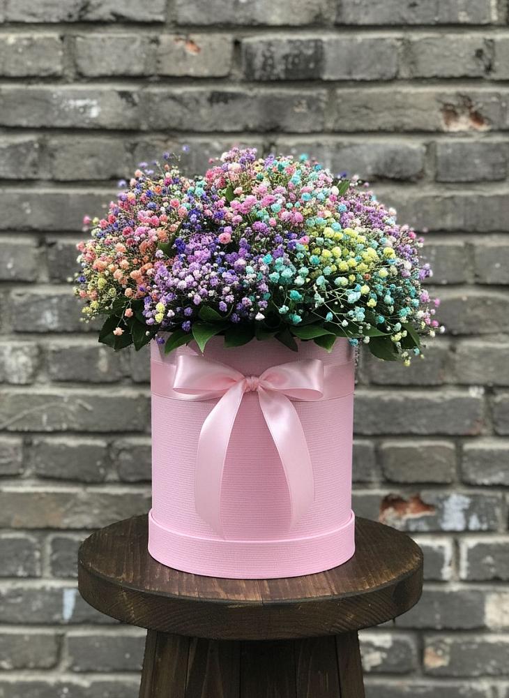 Цветочная композиция из Гипсофила и Розы в шляпной коробке в Братках