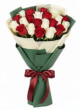 Букет Микс из красных и белых роз в Братках