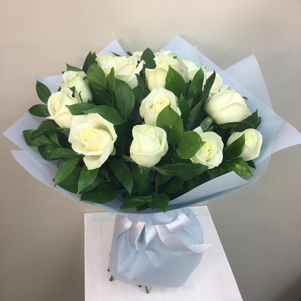 Букет 15 Белых роз Проуд в Братках