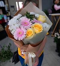 Букет цветов из:  Герберы, Розы и Хризантемы в Братках