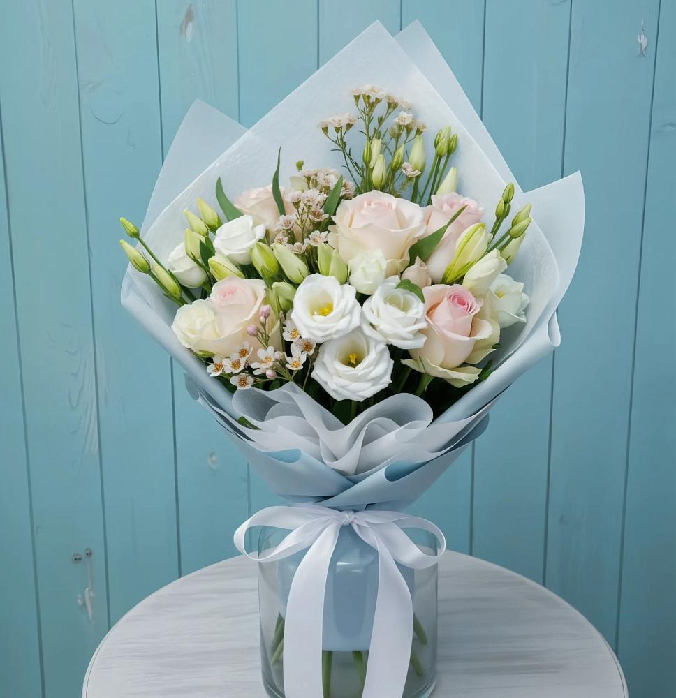 Букет цветов из: Розы и Лизиантусы в Братках