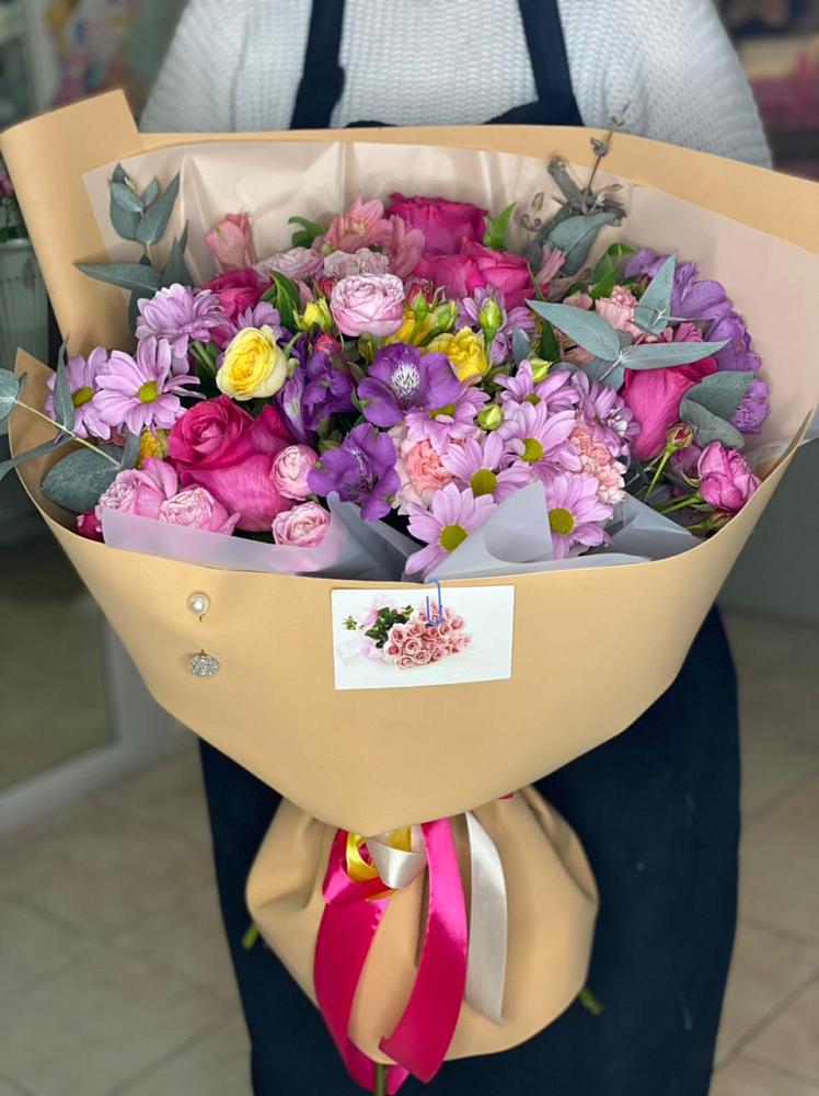 Букет цветов из: Хризантемы, Гвоздики и Альстромерии в Братках