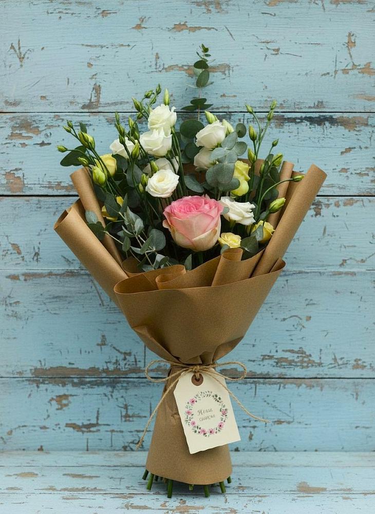 Букет цветов из: Розы и Лизиантусы в Братках