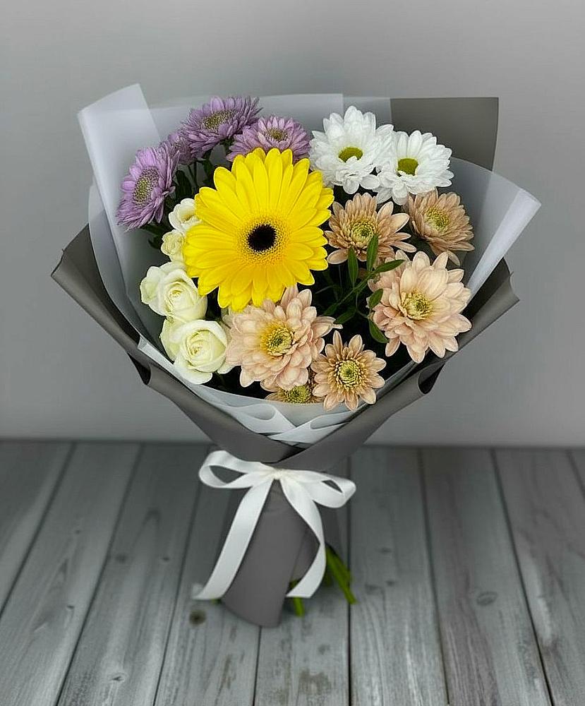Букет цветов из: Розы, Герберы и Хризантемы в Братках