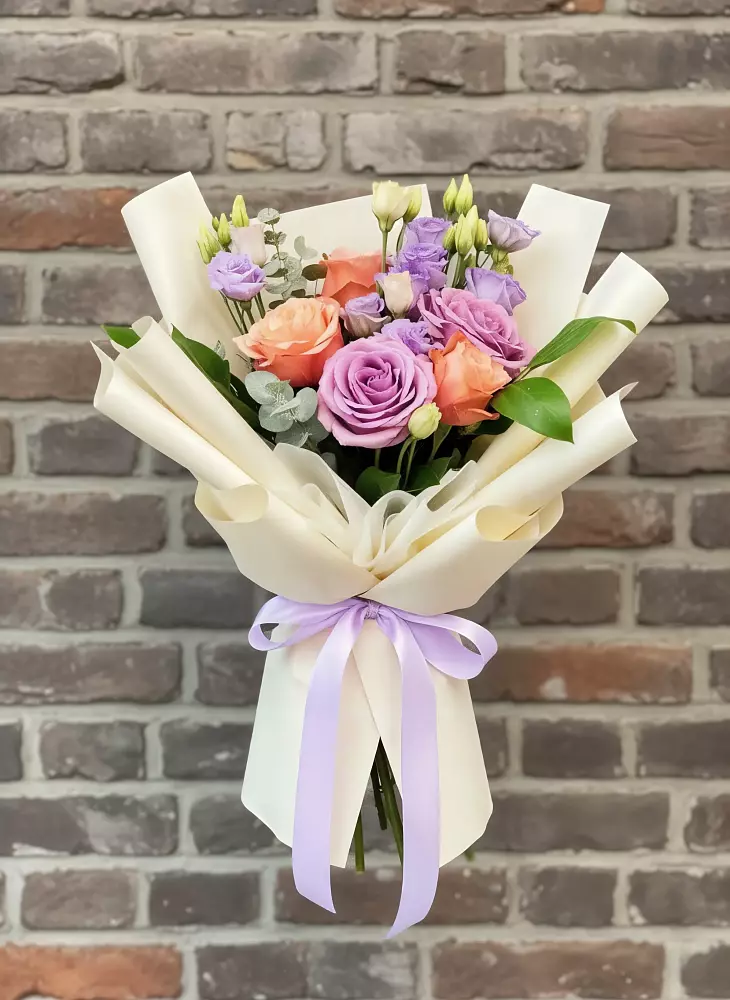 Букет цветов из: Лизиантусы и Розы в Братках