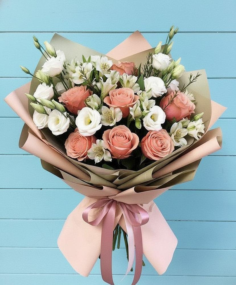 Букет цветов из: Розы, Альстромерии и Лизиантусы в Братках