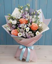 Букет цветов из:  Лизиантусы, Розы, Альстромерии и Гипсофила в Братках