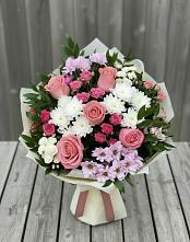 Букет цветов из:  Альстромерии, Гвоздики, Розы и Хризантемы в Братках