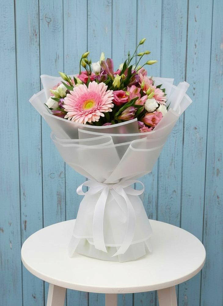 Букет цветов из: Герберы, Альстромерии и Лизиантусы в Братках