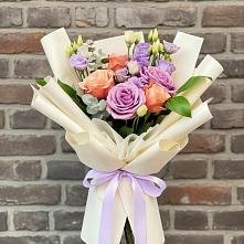 Букет цветов из:  Лизиантусы и Розы в Братках