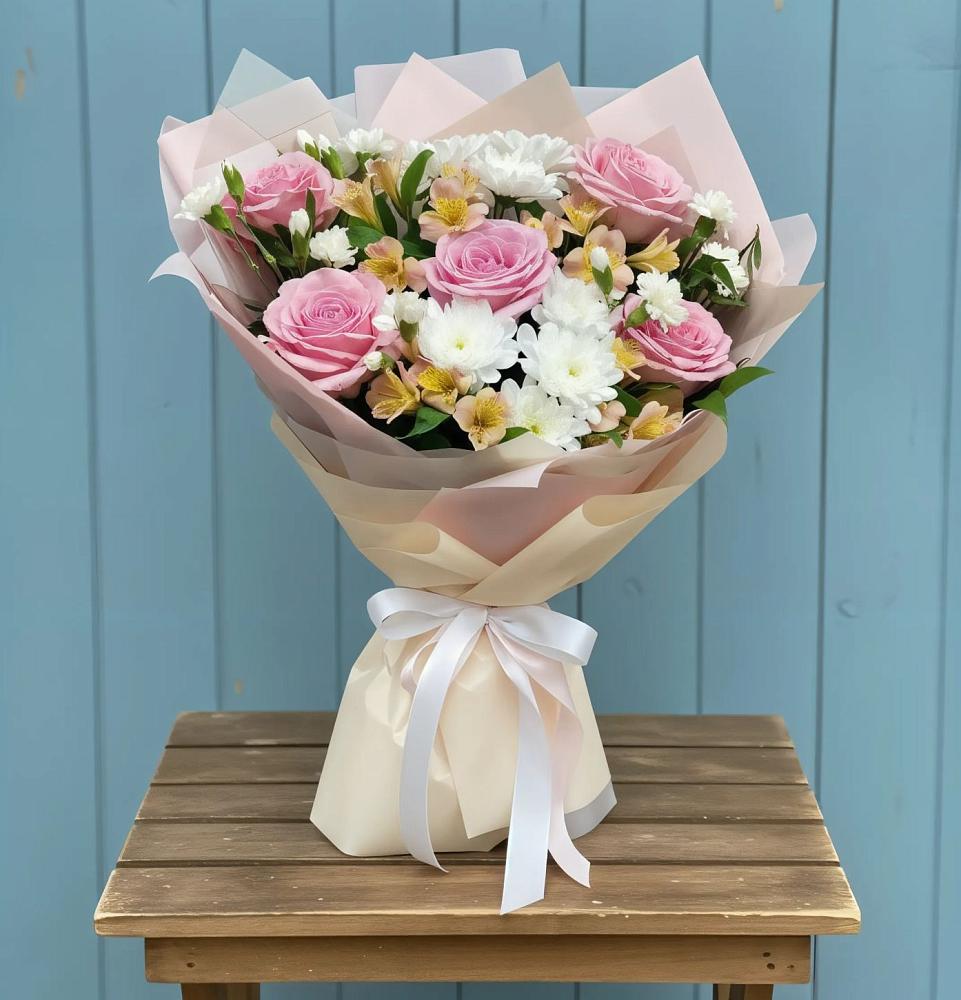 Букет цветов из: Гвоздики, Орхидеи и Розы в Братках