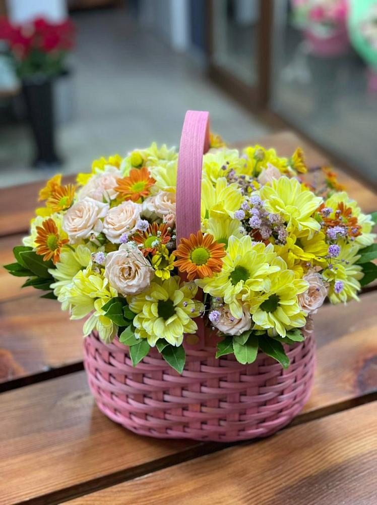 Цветочная композиция из Хризантемы и Розы в корзине в Братках