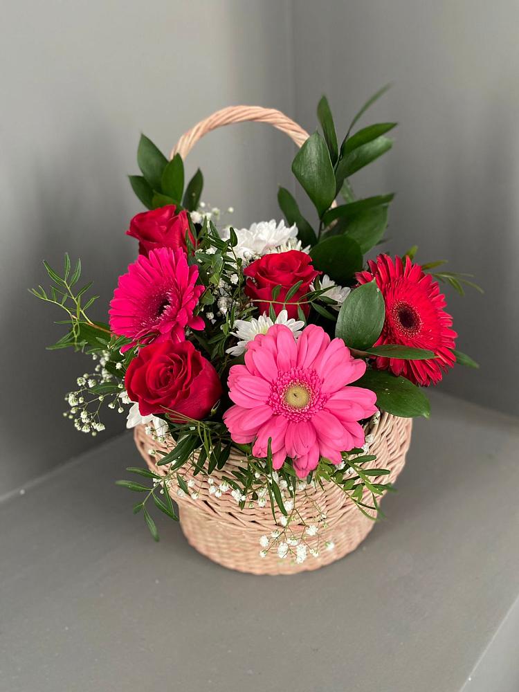 Цветочная композиция из Розы, Хризантемы и Герберы в корзине в Братках