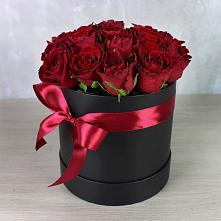 Цветочная композиция из Розы в шляпной коробке в Братках