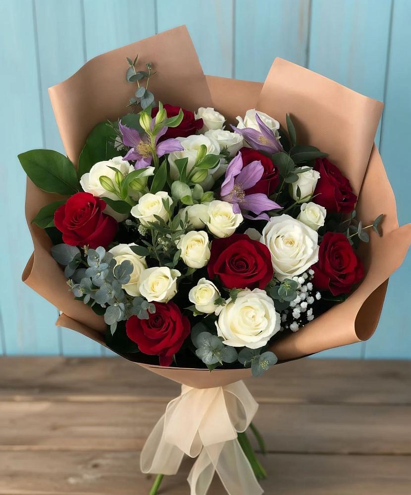 Букет цветов из: Розы и Альстромерии в Братках