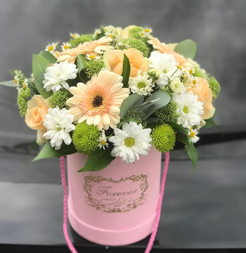 Цветочная композиция из Розы, Герберы и Хризантемы в шляпной коробке в Братках