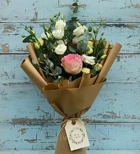 Букет цветов из:  Розы и Лизиантусы в Братках