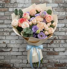 Букет цветов из:  Розы, Лизиантусы и Гвоздики #REPLACE_PRED# Братках