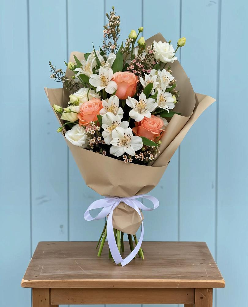 Букет цветов из: Альстромерии, Лизиантусы, Розы и Хризантемы в Братках