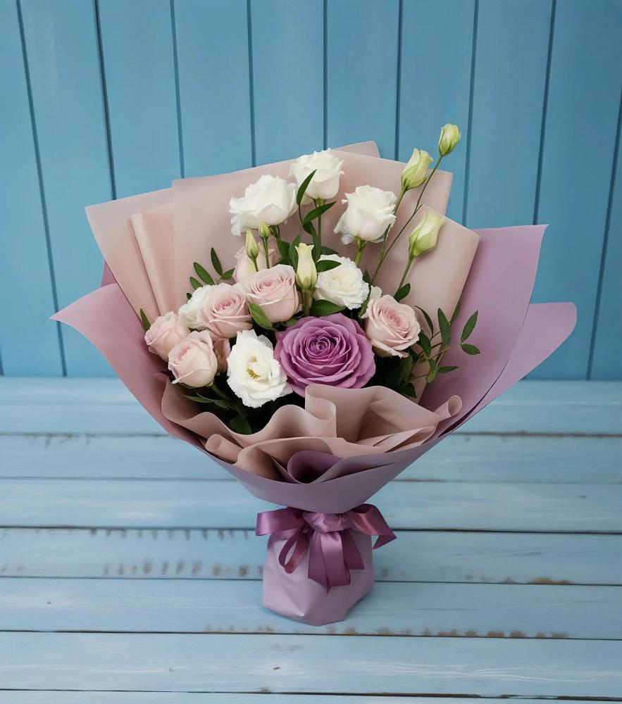 Букет цветов из: Розы и Лизиантусы в Братках